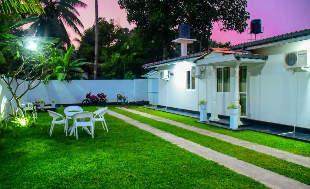 Diva Villa Airport Transit Hotel Katunayaka Exterior foto