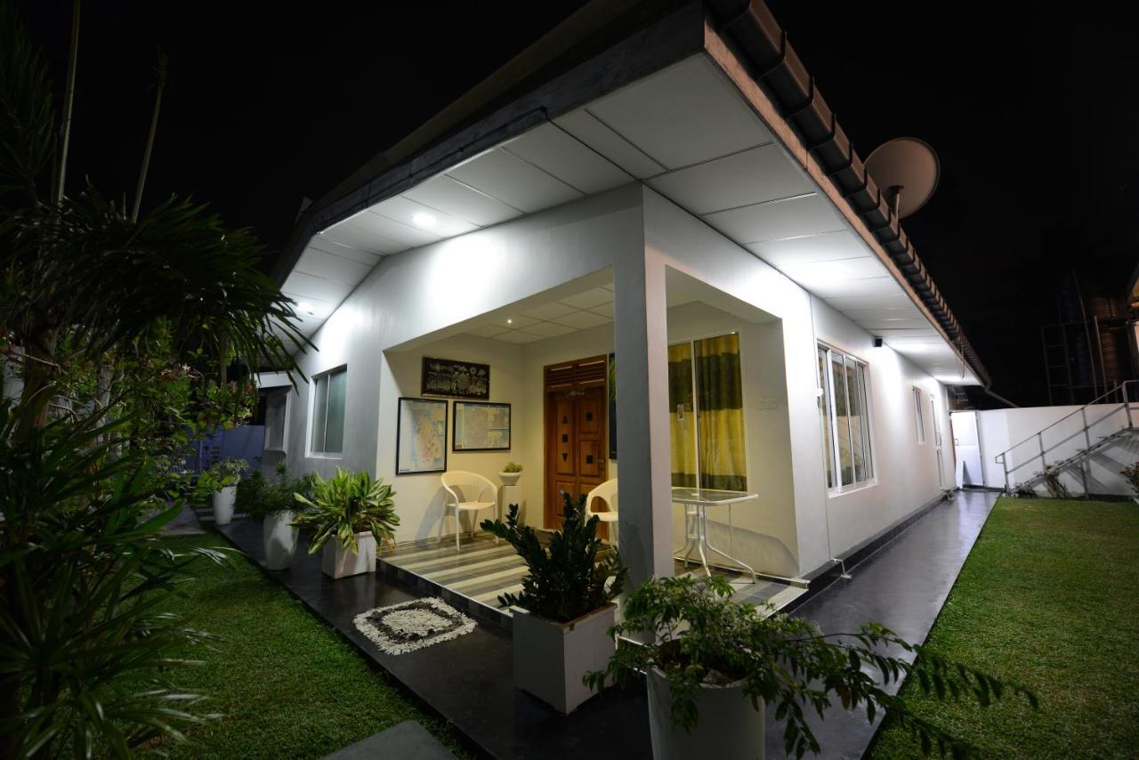 Diva Villa Airport Transit Hotel Katunayaka Exterior foto